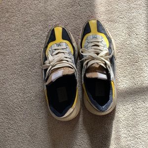 Gucci shoes worn a couple times don’t want a lot for them .